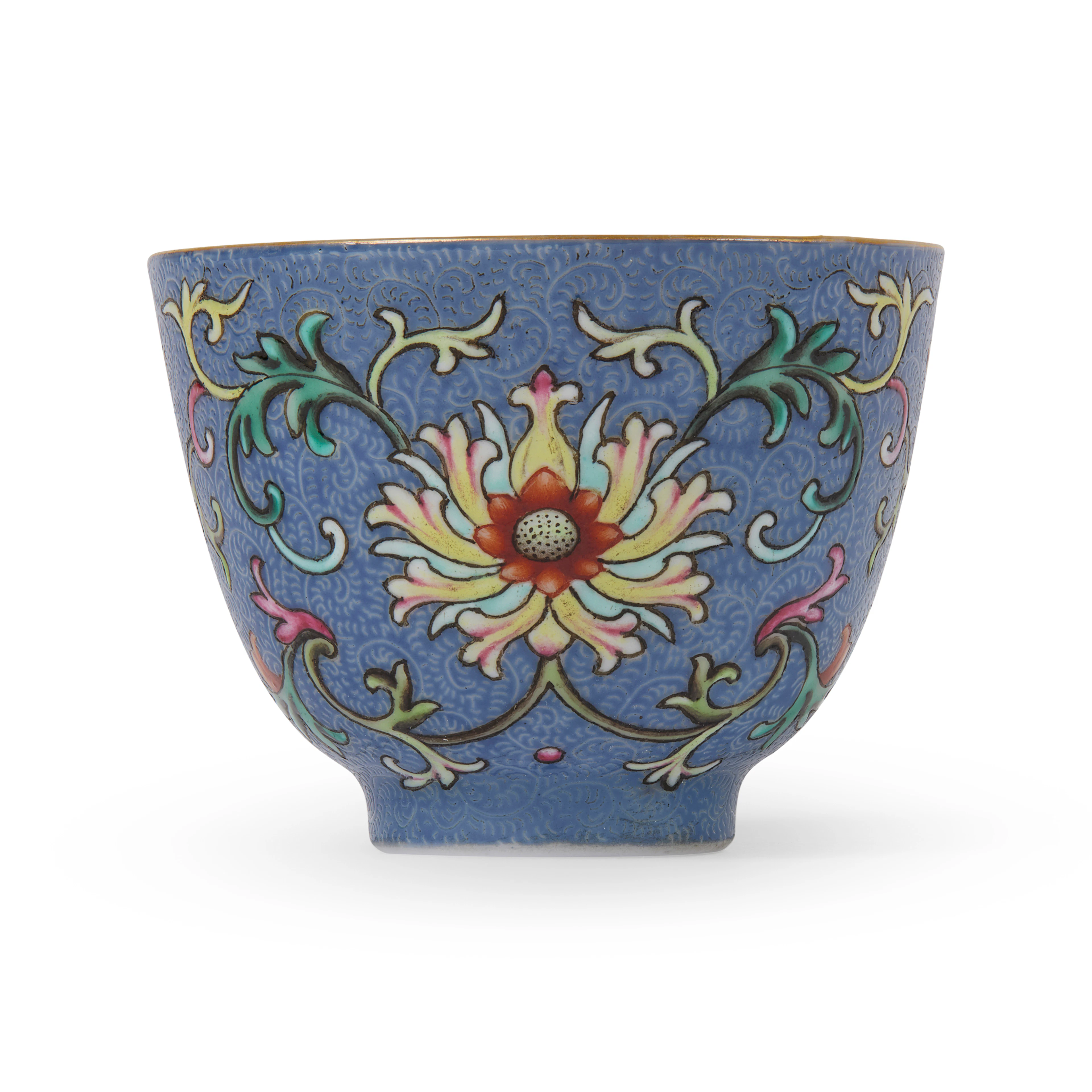 [DRINKING CULTURE] CHINESE BLUE-GROUND SGRAFFITO FAMILLE ROSE 'LOTUS' CUP