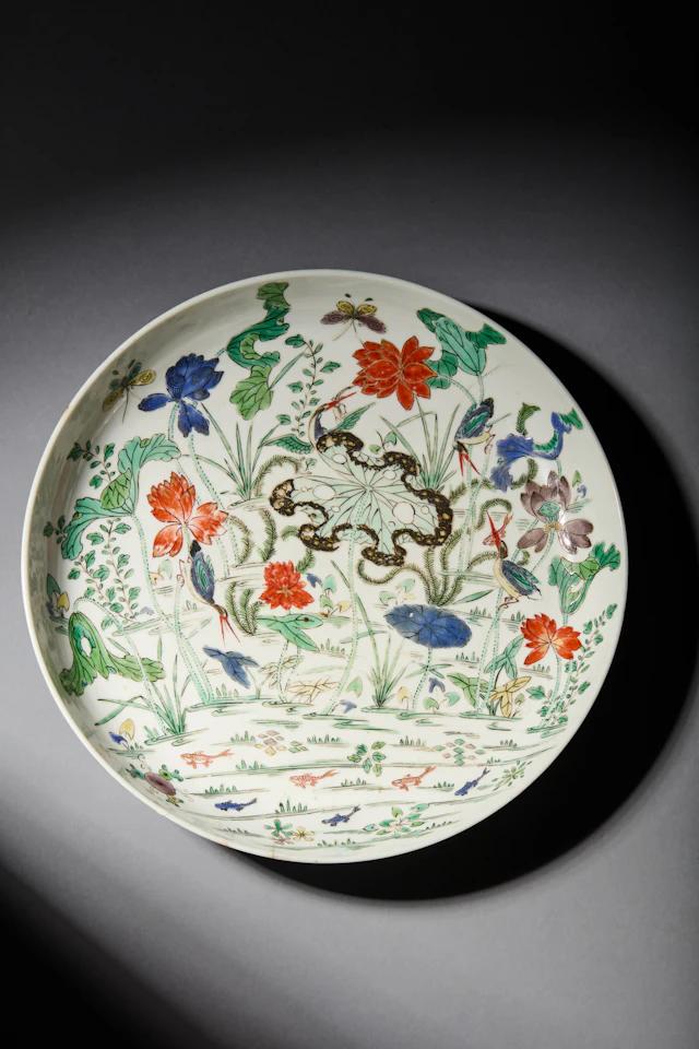 [PRIVATE SCOTTISH COLLECTION, EDINBURGH] CHINESE WUCAI 'LOTUS POND' PLATE
