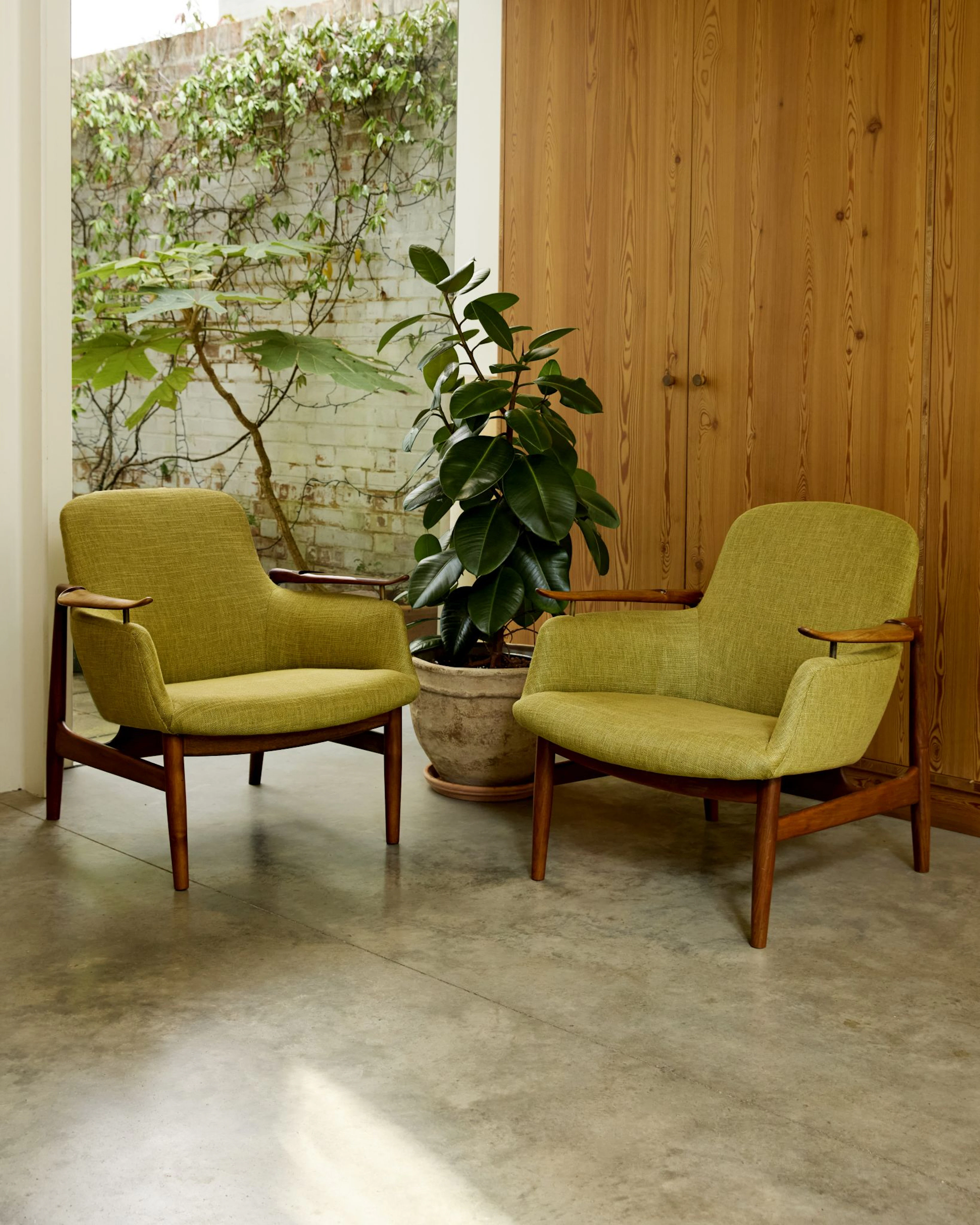 FINN JUHL (DANISH 1912–1989) FOR NIELS VODDER