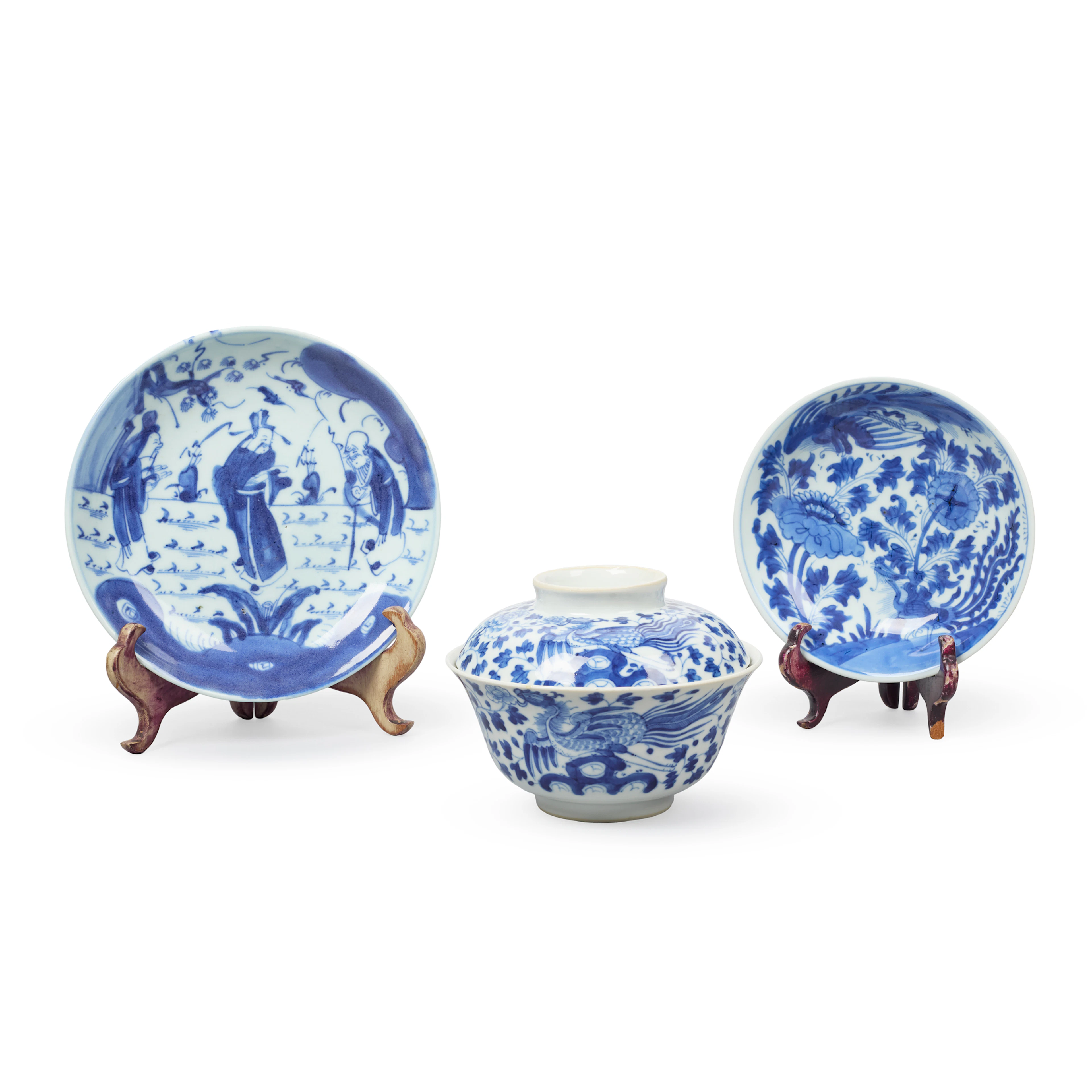 GROUP OF THREE CHINESE BLUE AND WHITE WARES