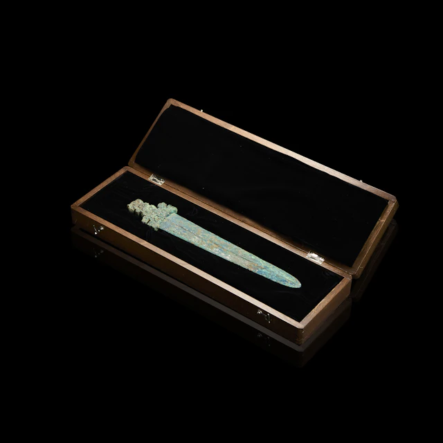 [COLLECTION OF PATRICK DAVID BIRDS] CHINESE SHORT BRONZE SWORD WITH