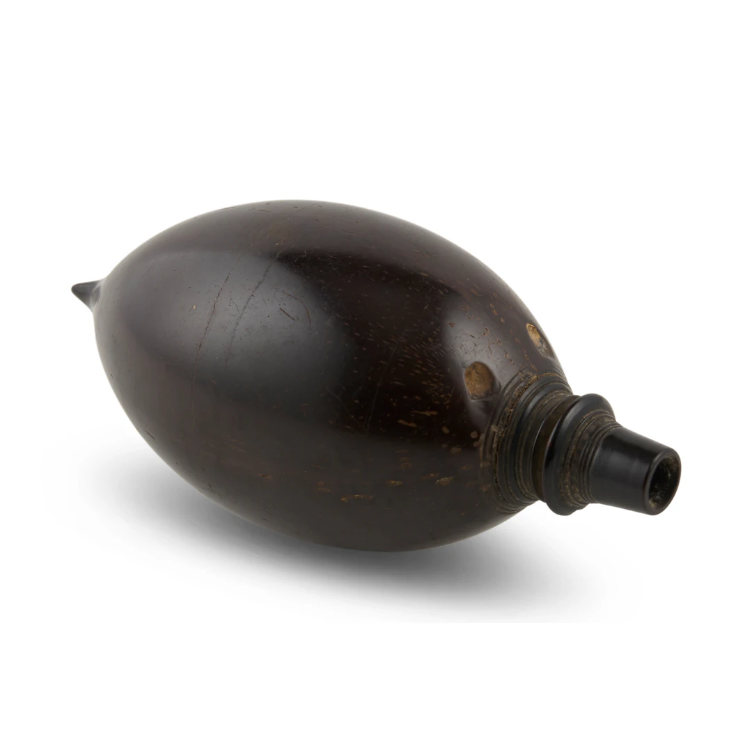 ANGLO-INDIAN CARVED COCONUT POWDER HORN