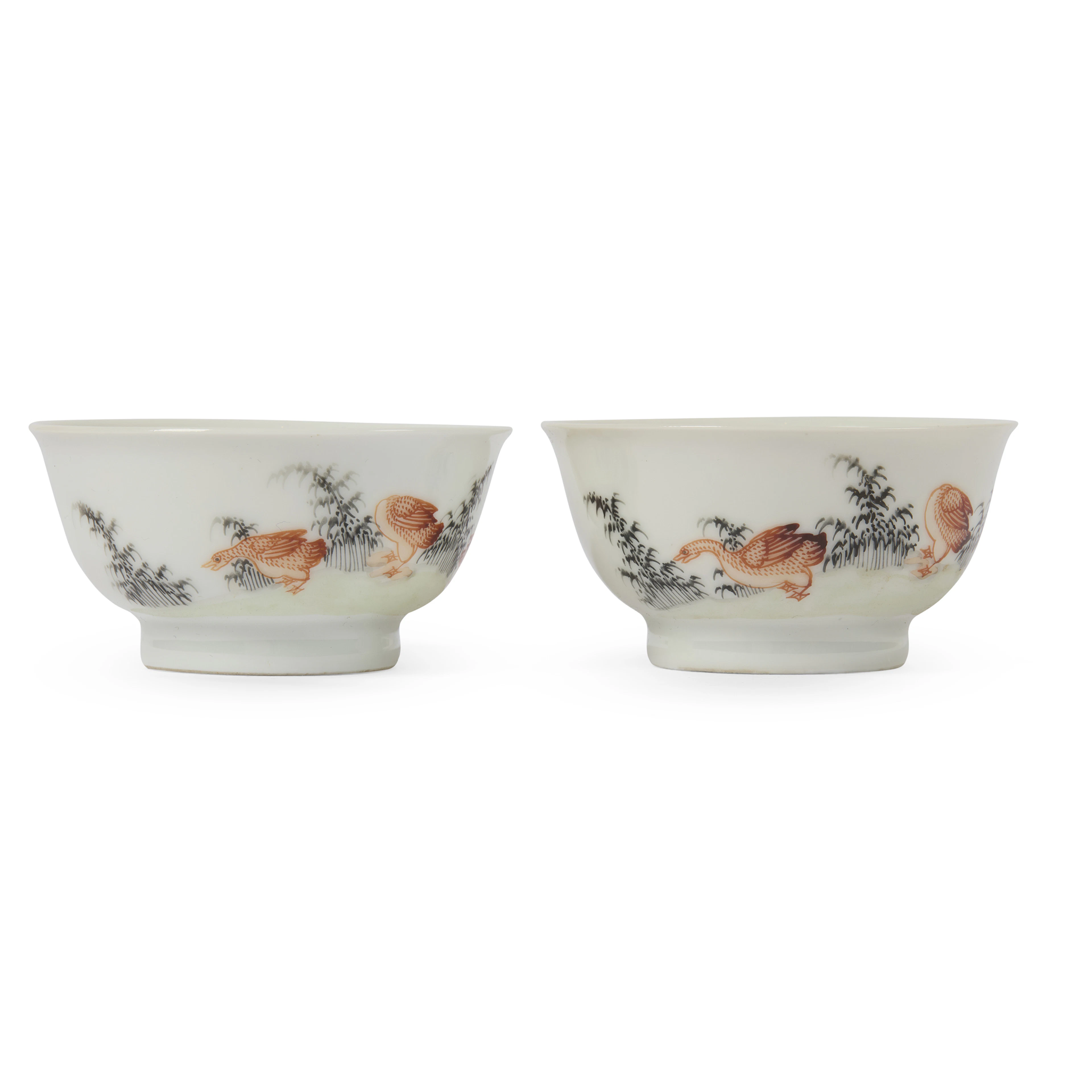 [DRINKING CULTURE] PAIR OF CHINESE GRISAILLE AND IRON-RED-DECORATED