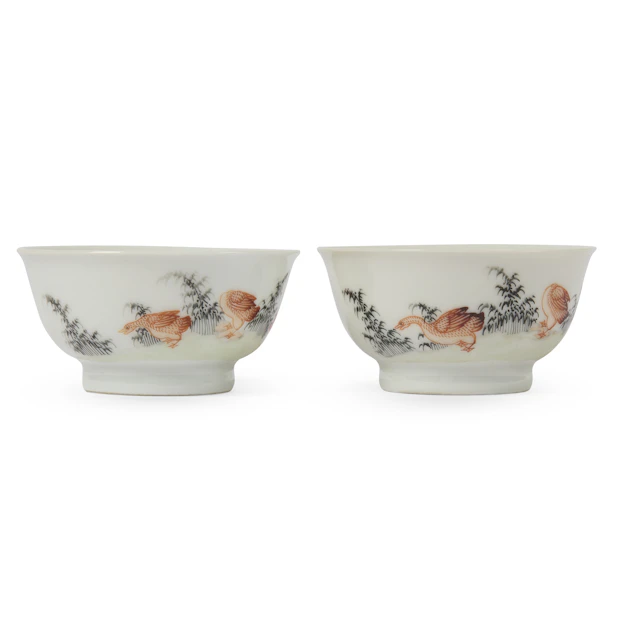 [DRINKING CULTURE] PAIR OF CHINESE GRISAILLE AND IRON-RED-DECORATED