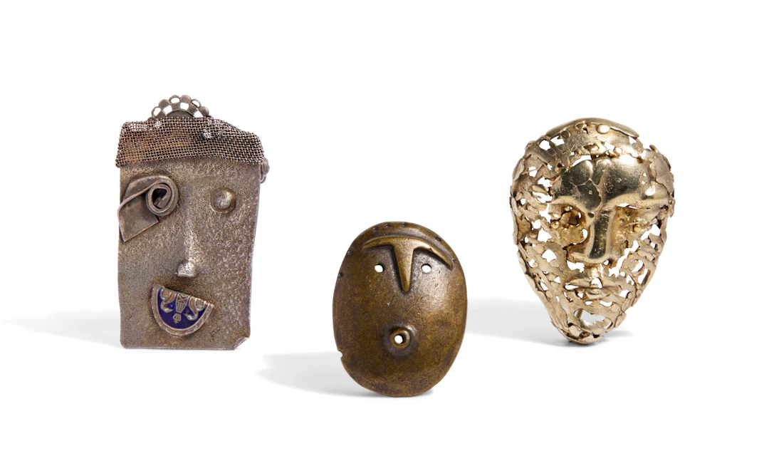 COLLECTION OF JEWELLERY