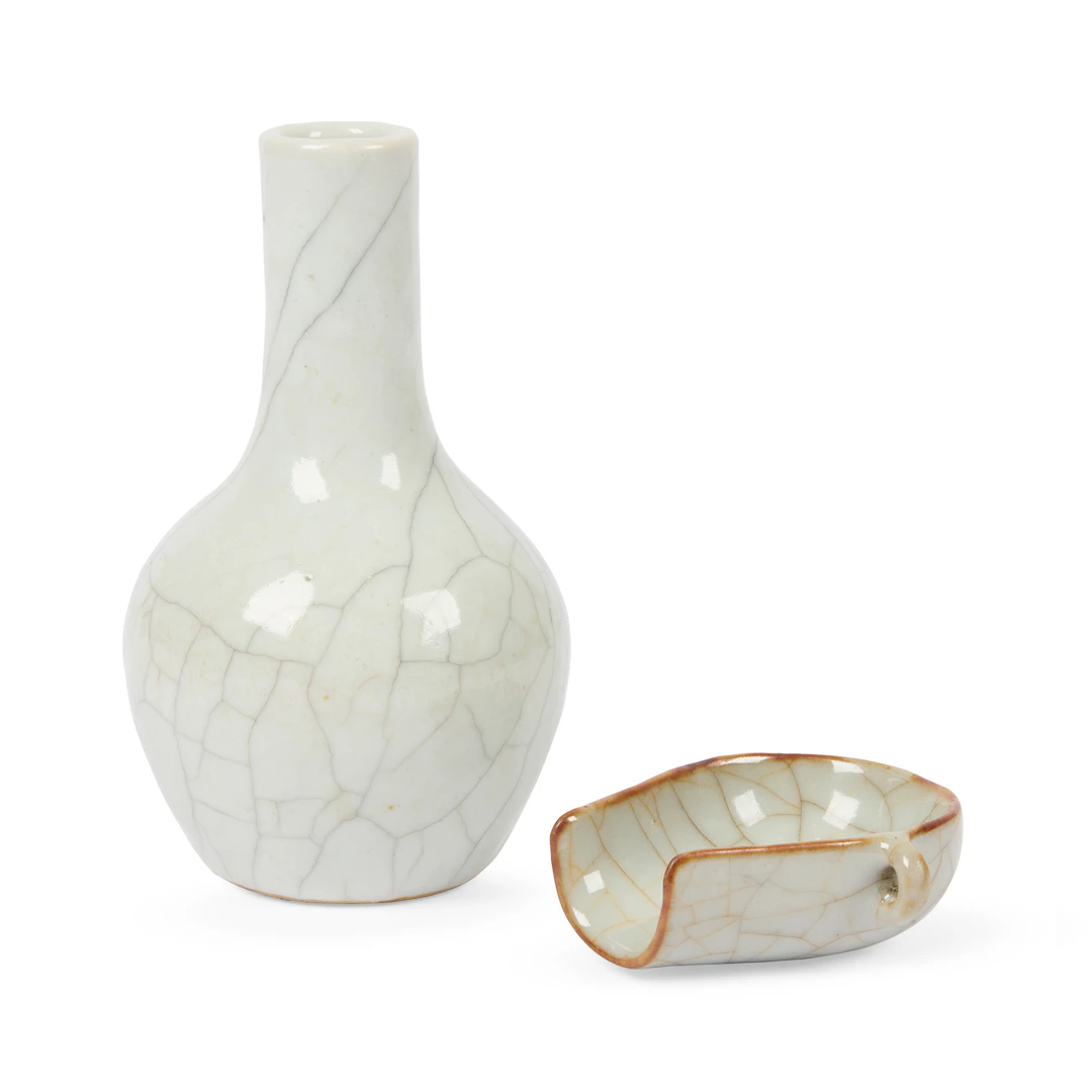 CHINESE GE-TYPE CRACKLE-GLAZED VASE AND BIRD FEEDER