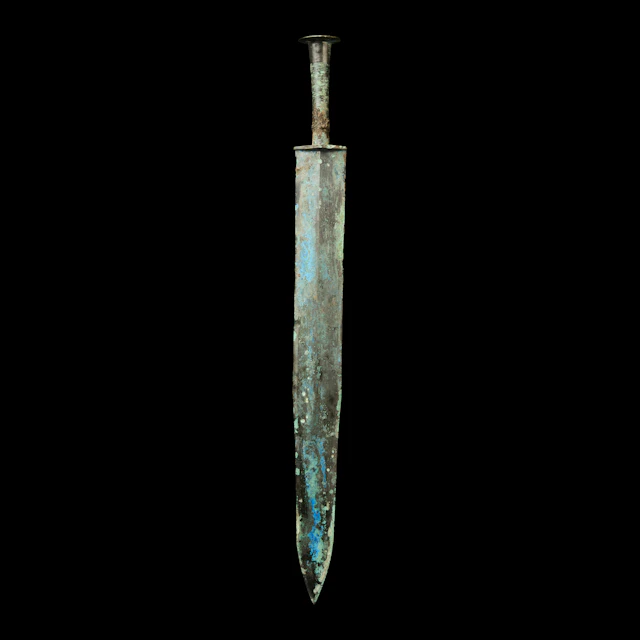 [COLLECTION OF PATRICK DAVID BIRDS] CHINESE BRONZE BROAD-BLADE SWORD