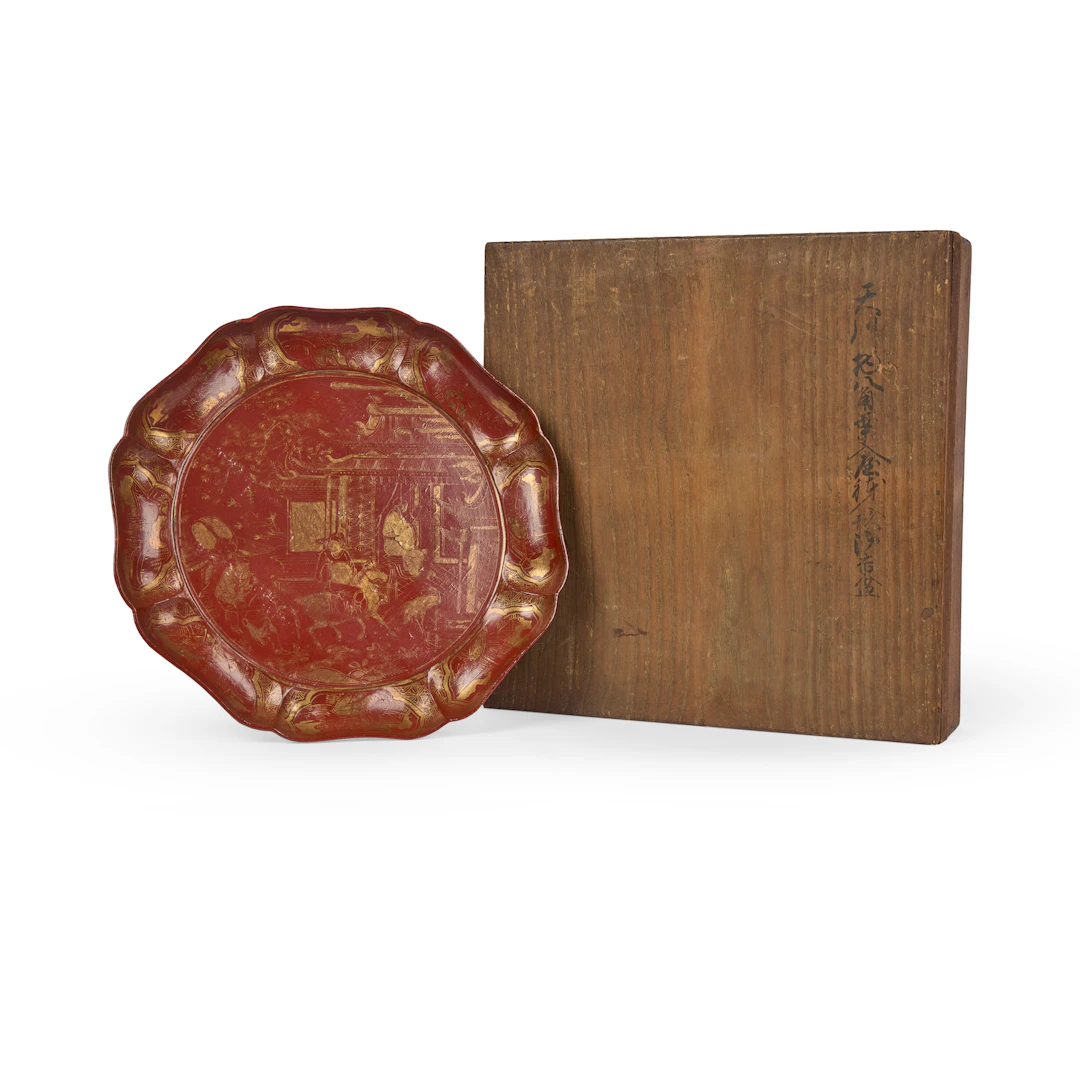 CHINESE GILT-DECORATED RED-LACQUER 'SCHOLAR' FOLIATE PLATE