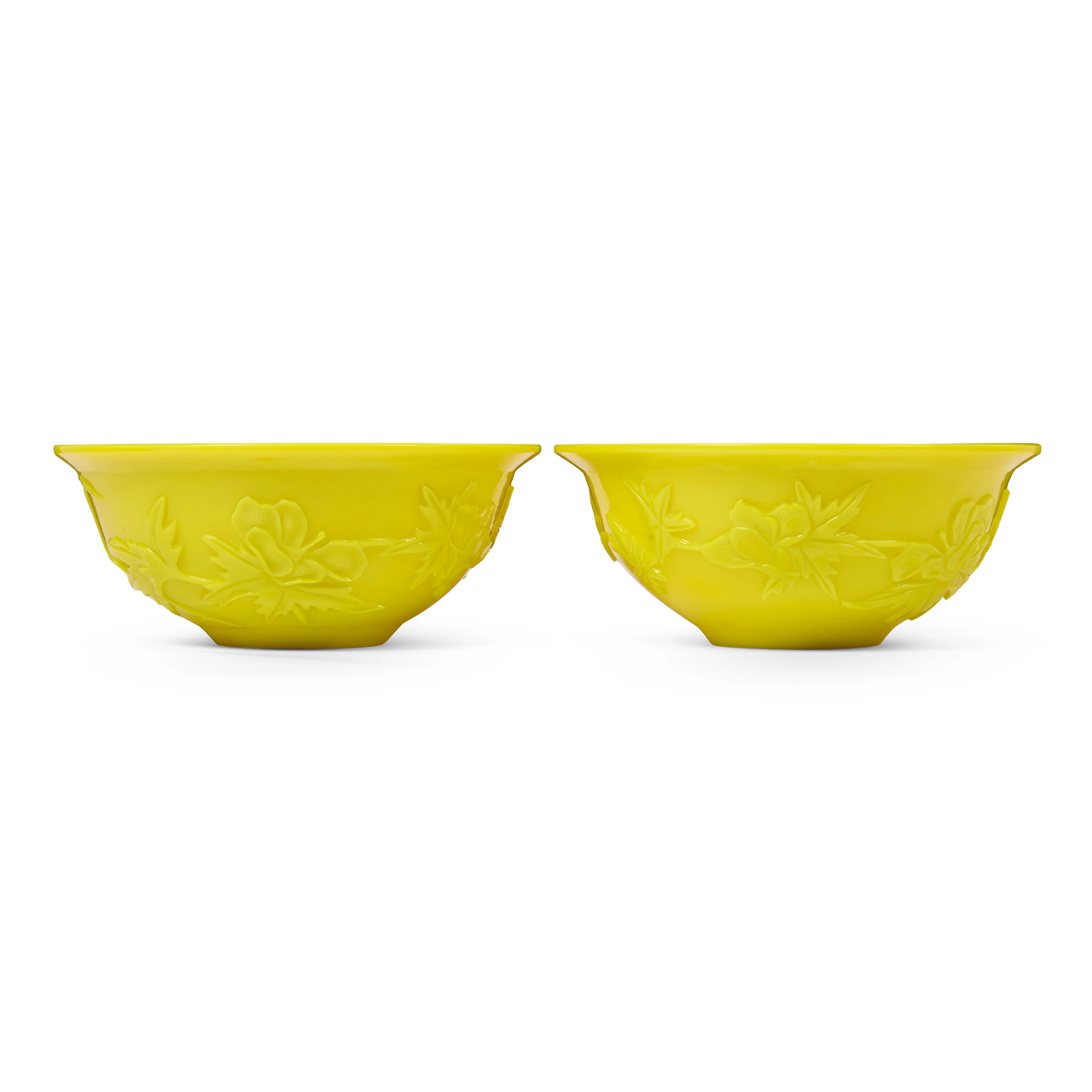 PAIR OF CHINESE YELLOW PEKING GLASS BOWLS