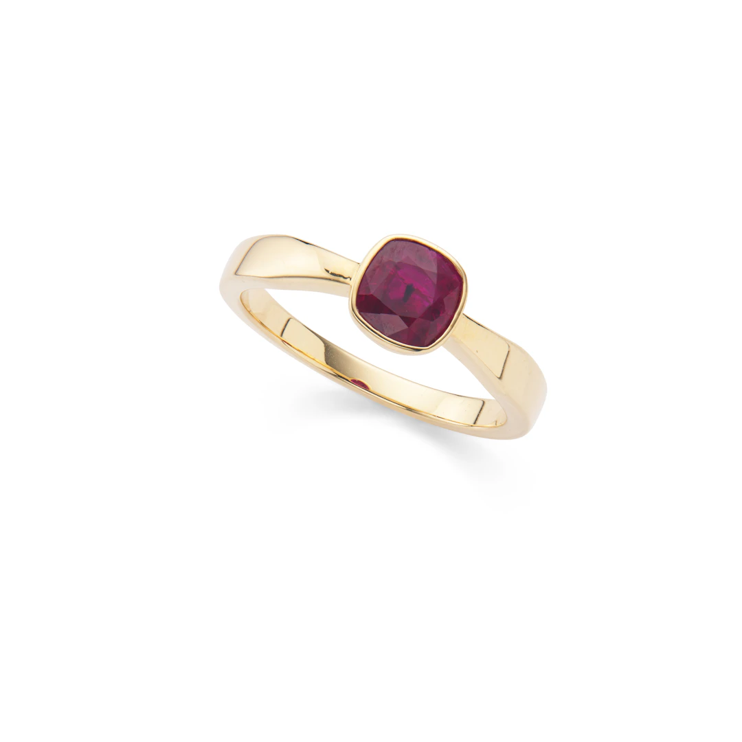 A single-stone "Pigeon's Blood" ruby ring