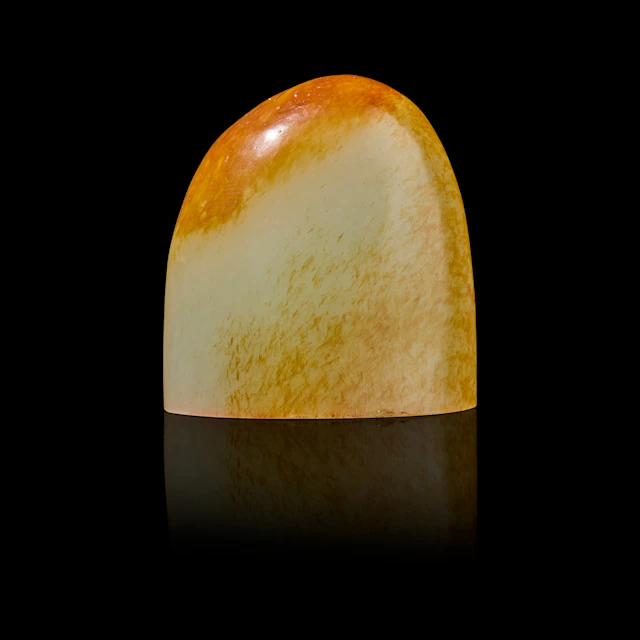 CHINESE WHITE JADE WITH RUSSET SKIN SEAL