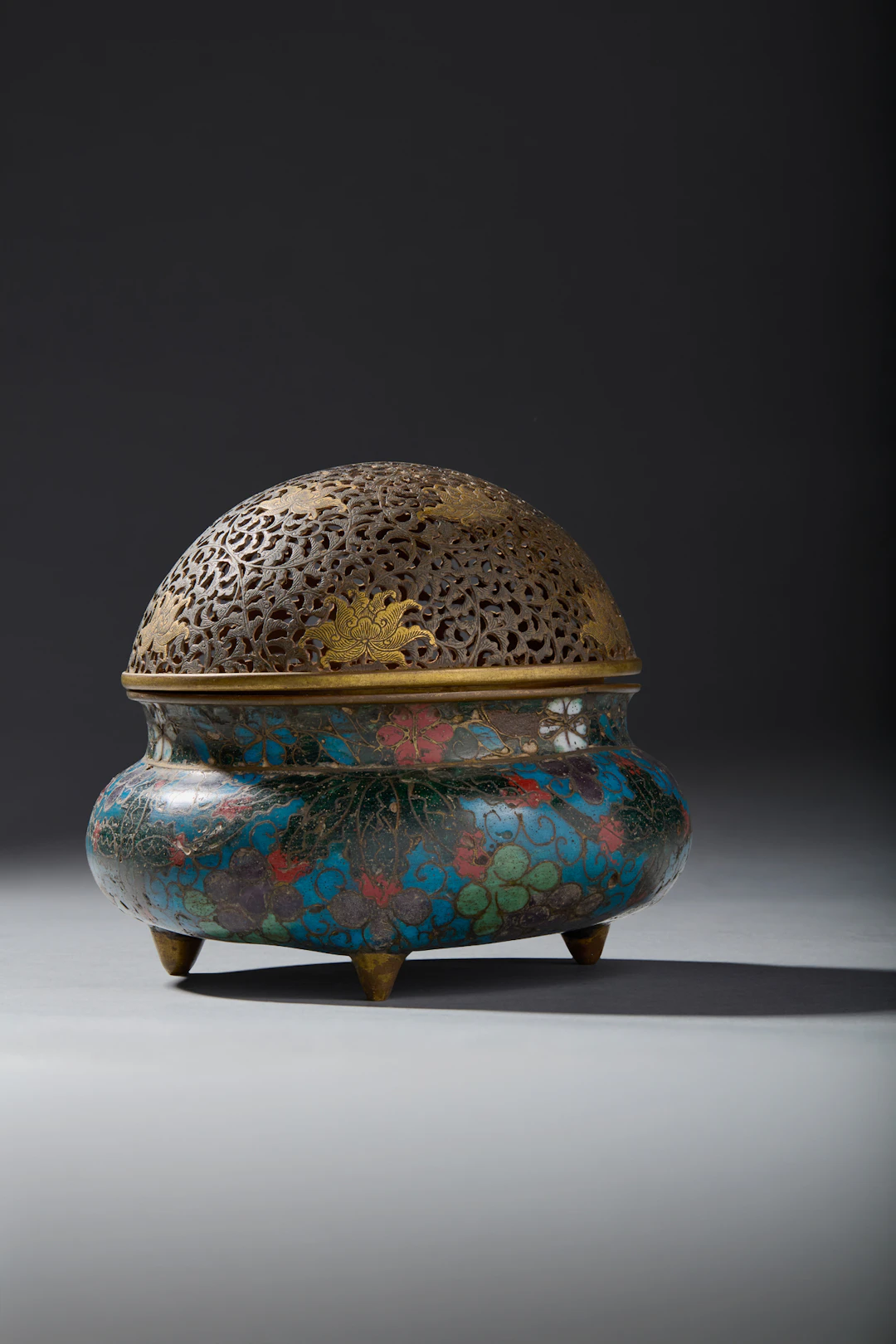 [INCENSE CULTURE] CHINESE CLOISONNÉ ENAMEL 'GRAPE' TRIPOD CENSER