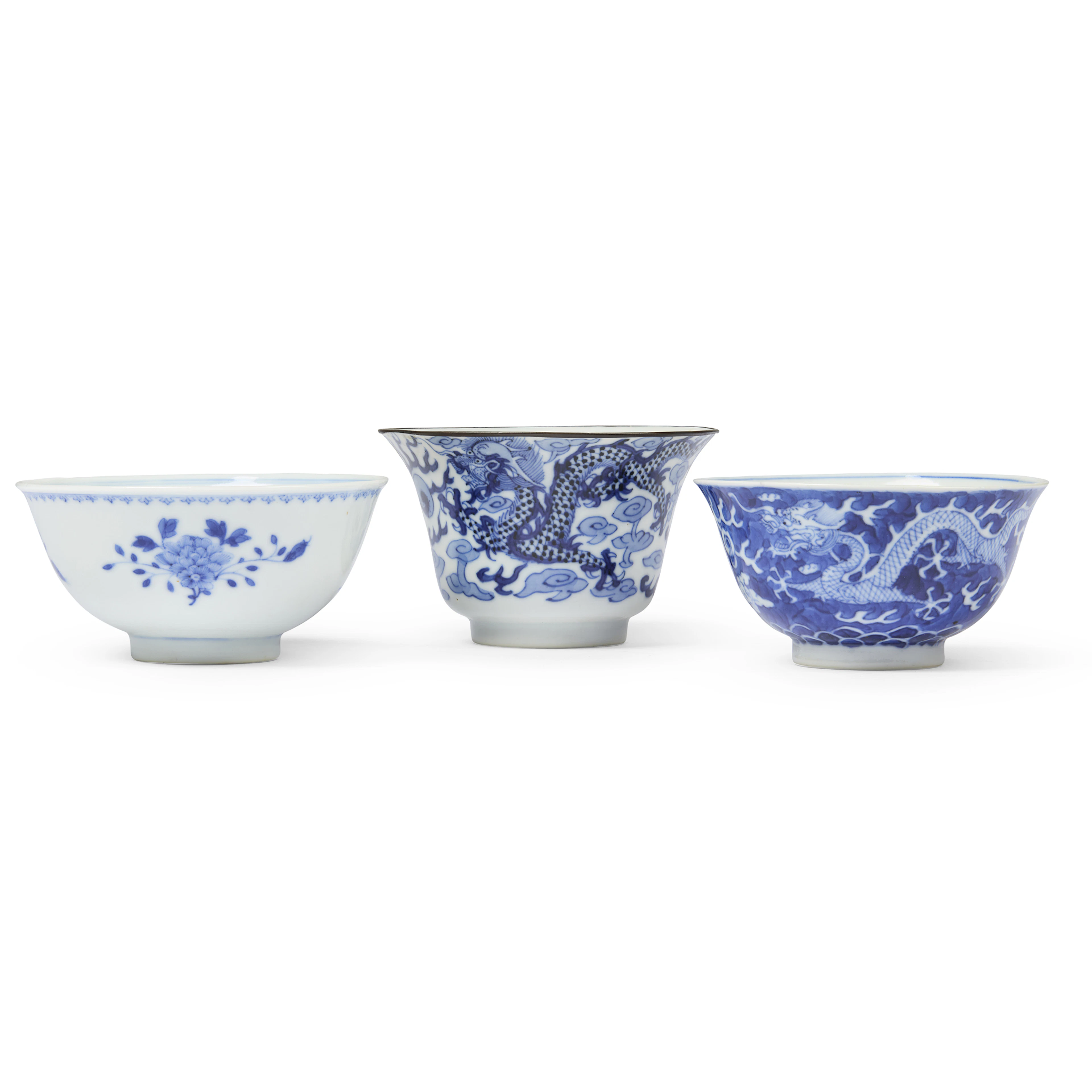 [DRINKING CULTURE] GROUP OF THREE CHINESE BLUE AND WHITE BOWLS