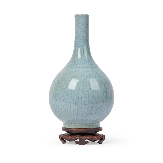 CHINESE GE-TYPE CRACKLE-GLAZED BOTTLE VASE