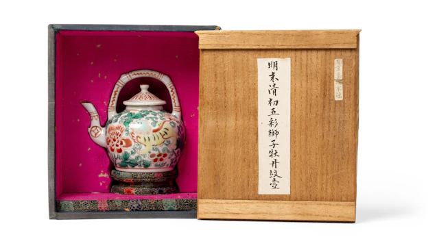 [DRINKING CULTURE] CHINESE WUCAI 'LION' TEAPOT WITH COVER
