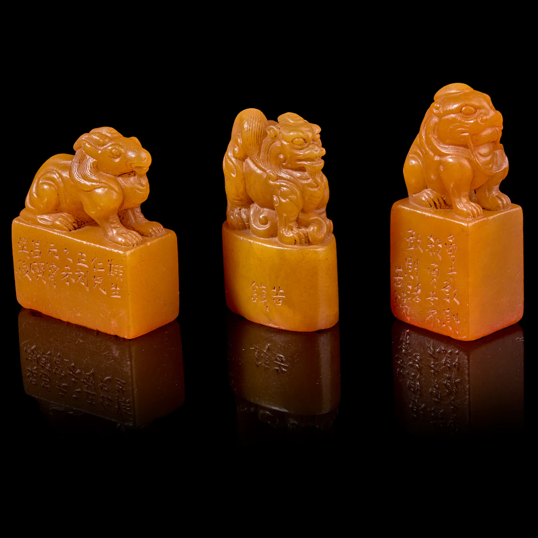 GROUP OF THREE CHINESE SOAPSTONE 'TIANHUANG' SEALS