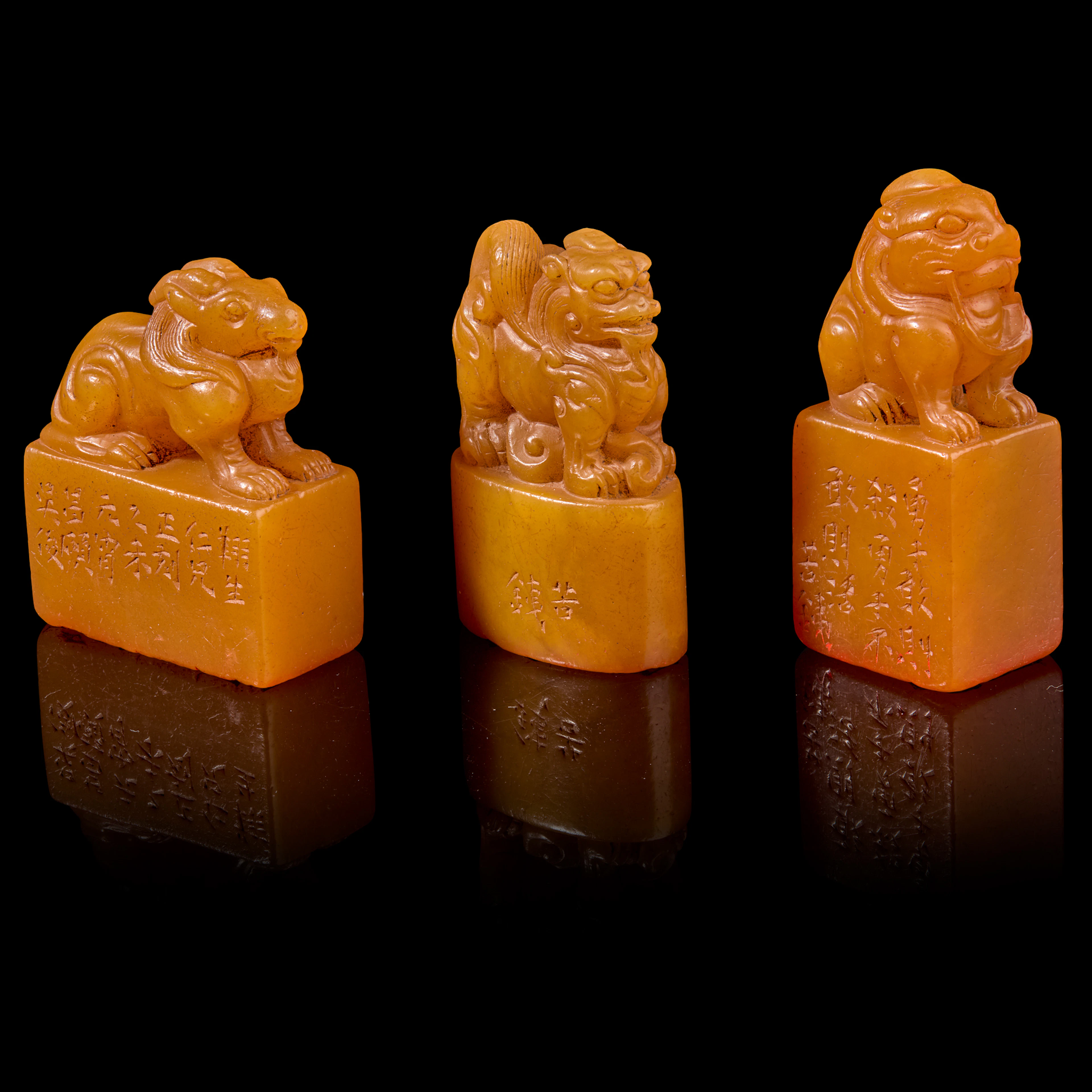 GROUP OF THREE CHINESE SOAPSTONE 'TIANHUANG' SEALS
