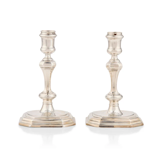 PAIR OF GEORGE I BRITANNIA STANDARD SILVER CAST CANDLESTICKS