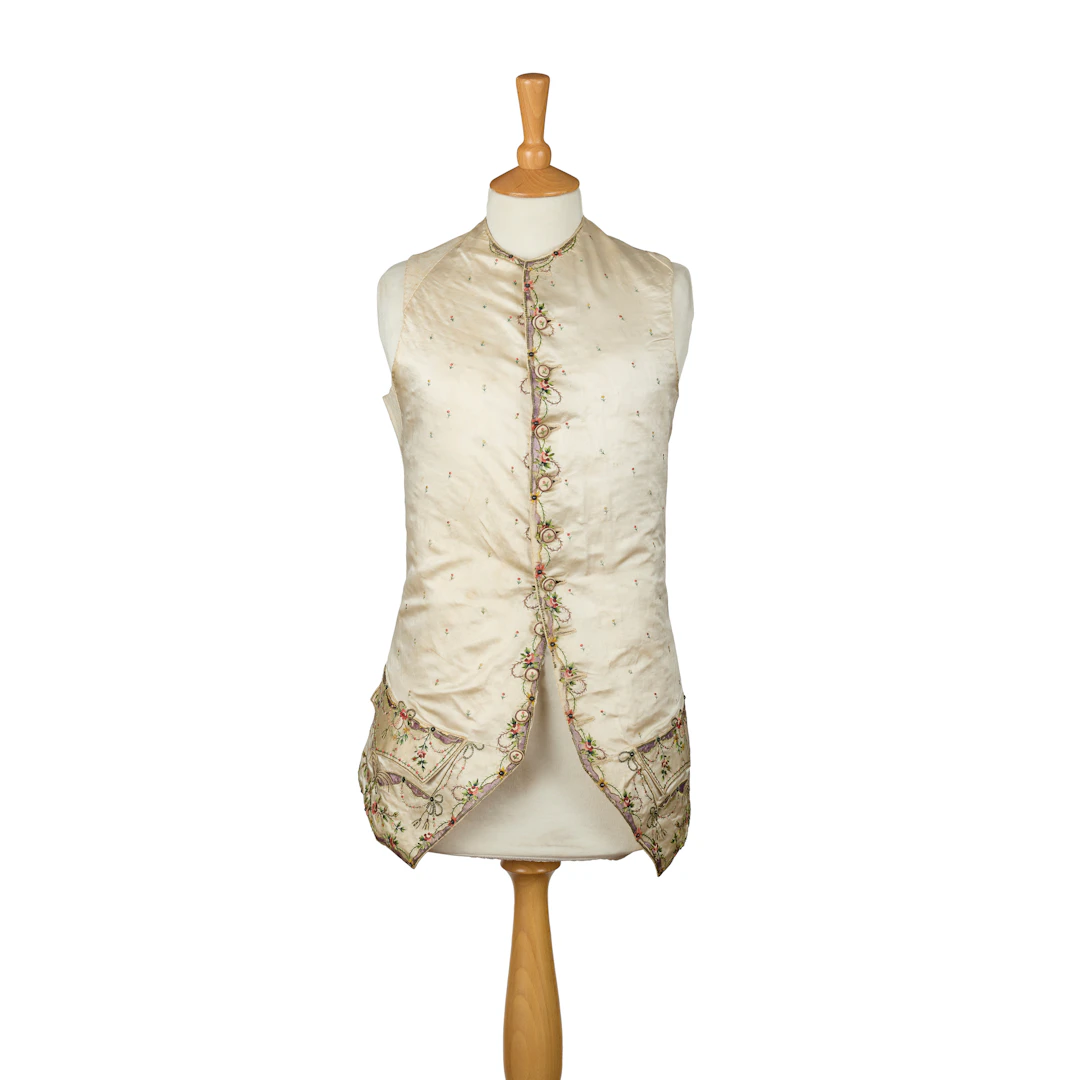 LATE GEORGE III SILK EMBROIDERED GENTLEMAN'S WAISTCOAT