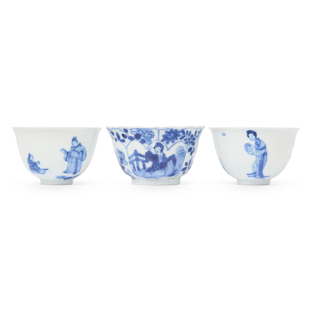[DRINKING CULTURE] GROUP OF THREE BLUE AND WHITE CUPS