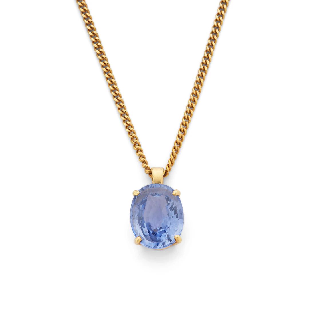 A sapphire pendant necklace