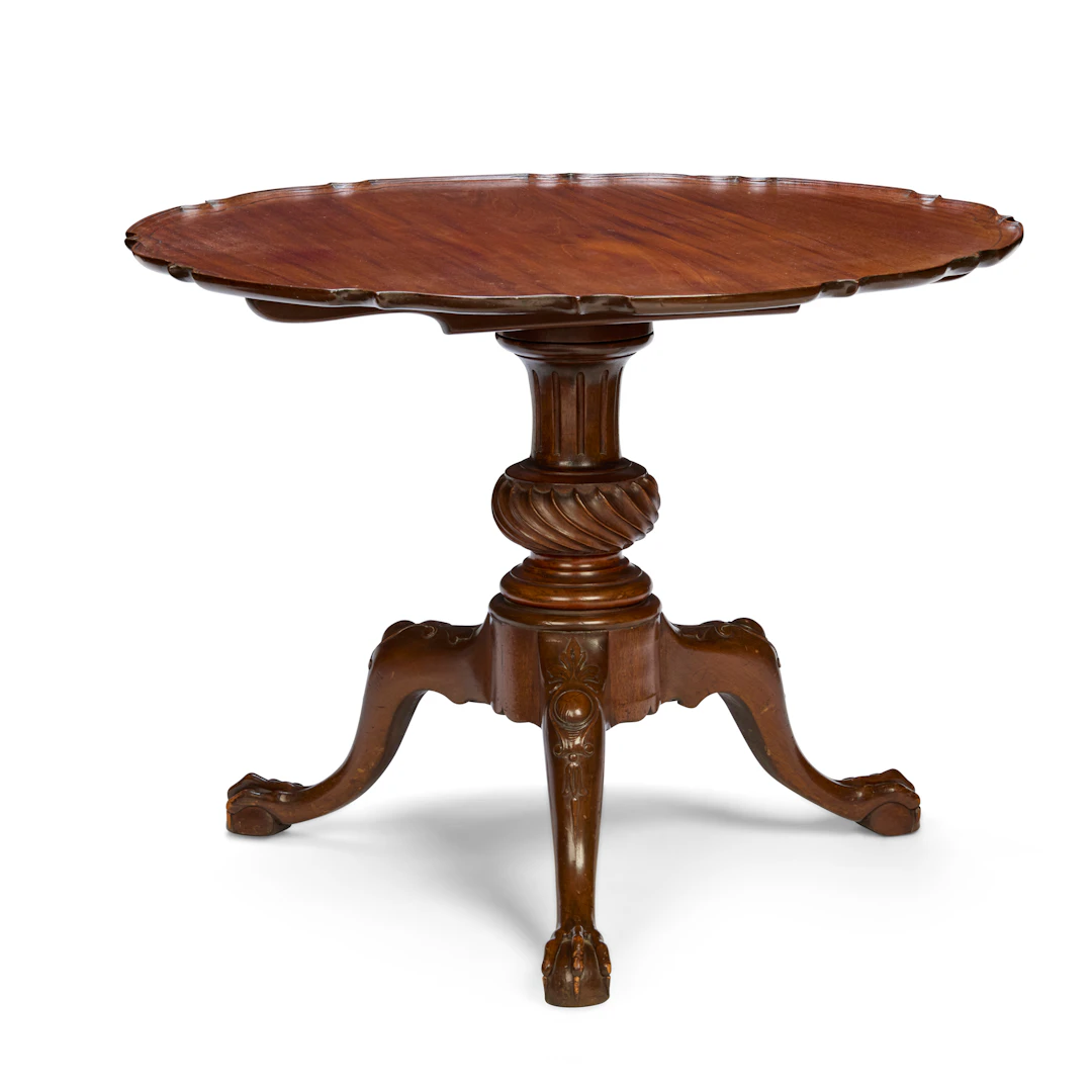 GEORGIAN STYLE MAHOGANY PIECRUST PEDESTAL LOW TABLE