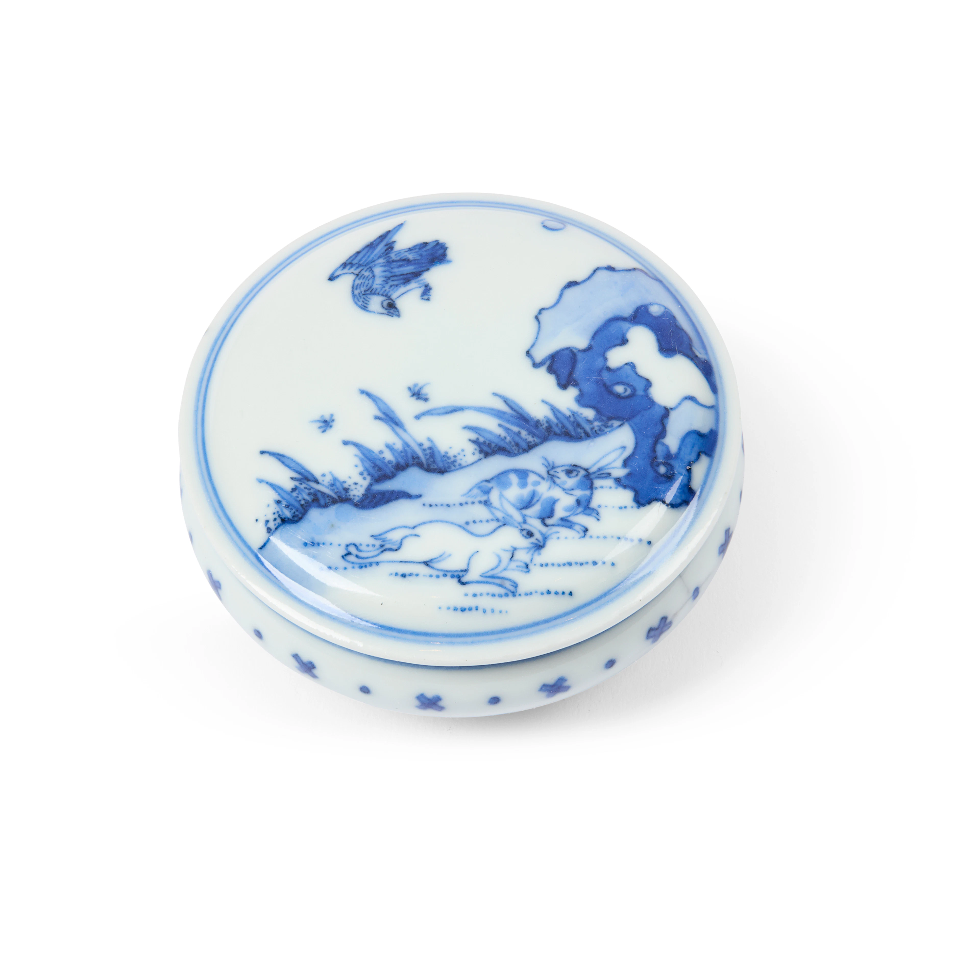 CHINESE BLUE AND WHITE 'EAGLE AND RABBIT' SEAL PASTE BOX WITH COVER