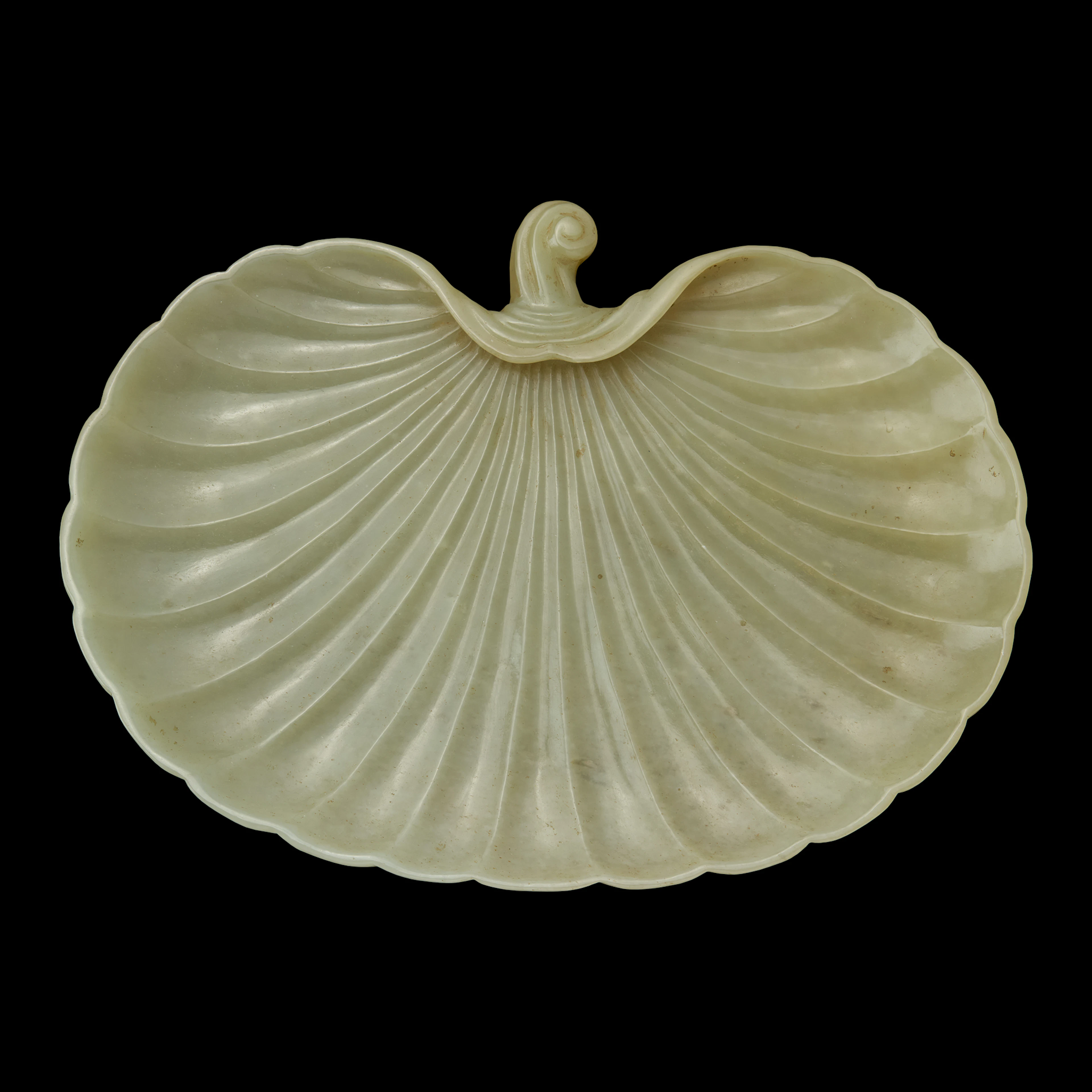 CHINESE MUGHAL-STYLE PALE CELADON JADE SHELL-FORMED DISH
