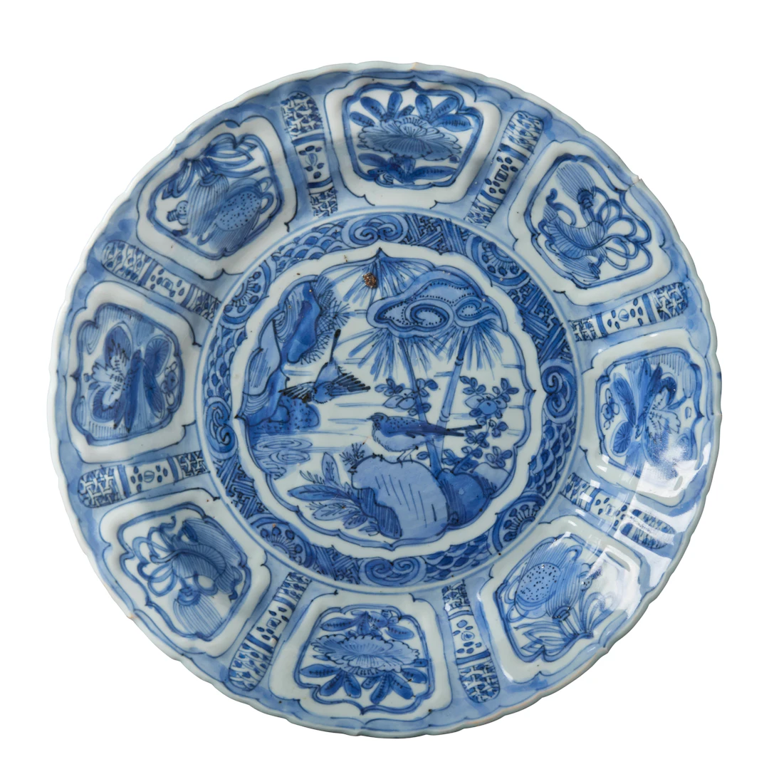 [PROPERTY OF A GENTLEMEN IN ENGLAND] CHINESE BLUE AND WHITE 'KRAAK' PLATE