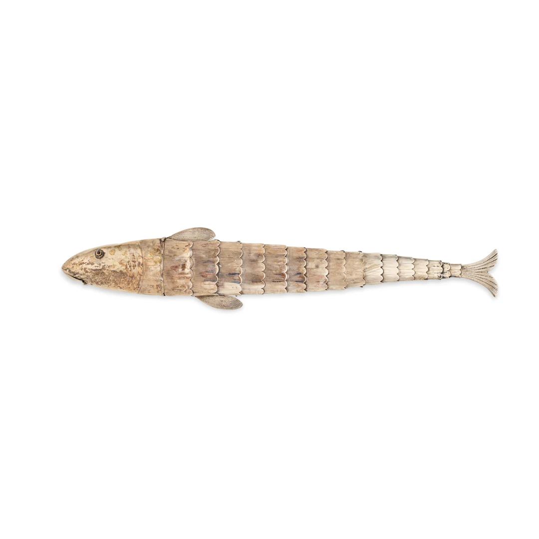 CONTINENTAL SILVER ARTICULATED FISH SNUFF / SPICE BOX