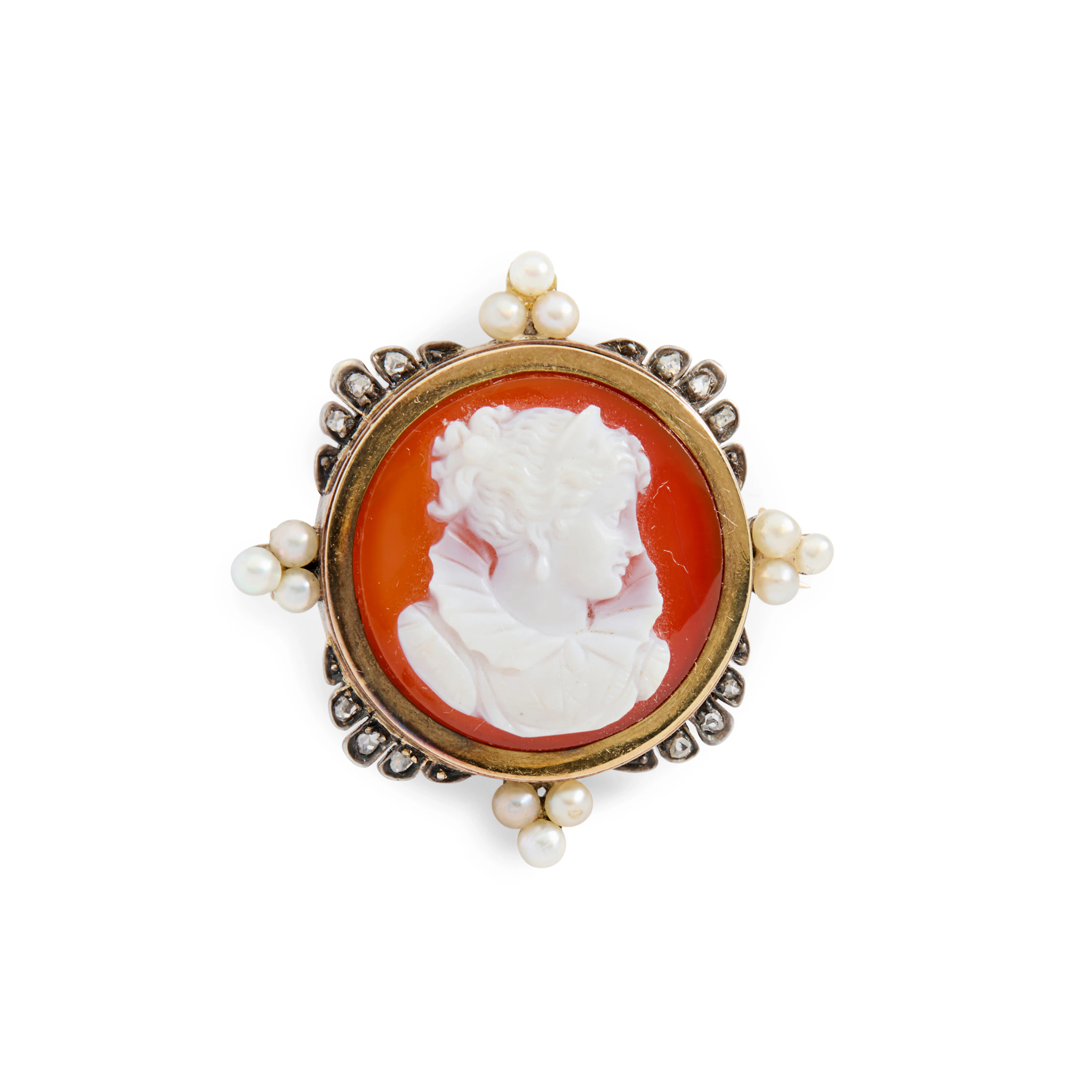 A late 19th century carved agate cameo brooch