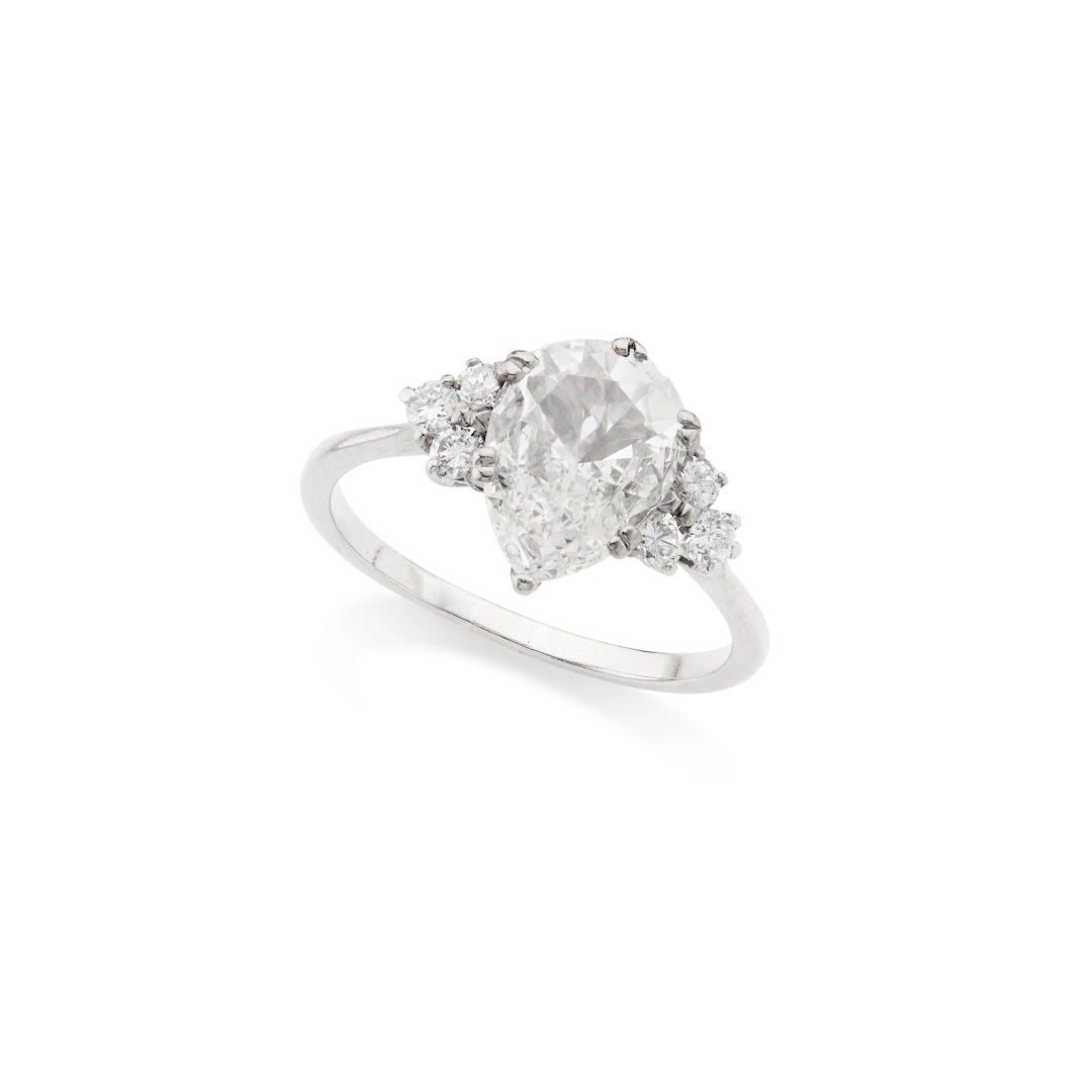 A pear-shaped diamond ring
