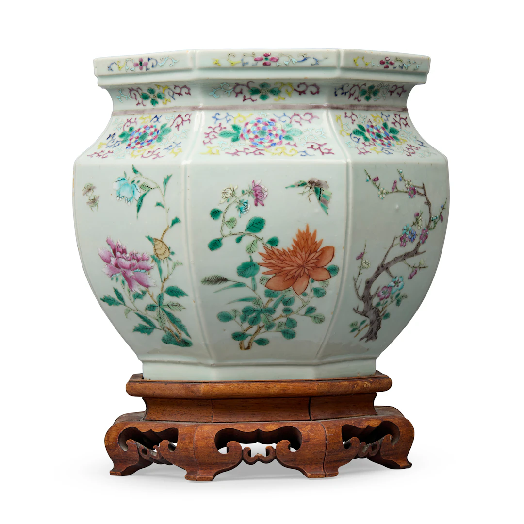 CHINESE FAMILLE ROSE OCTAGONAL JARDINIÈRE