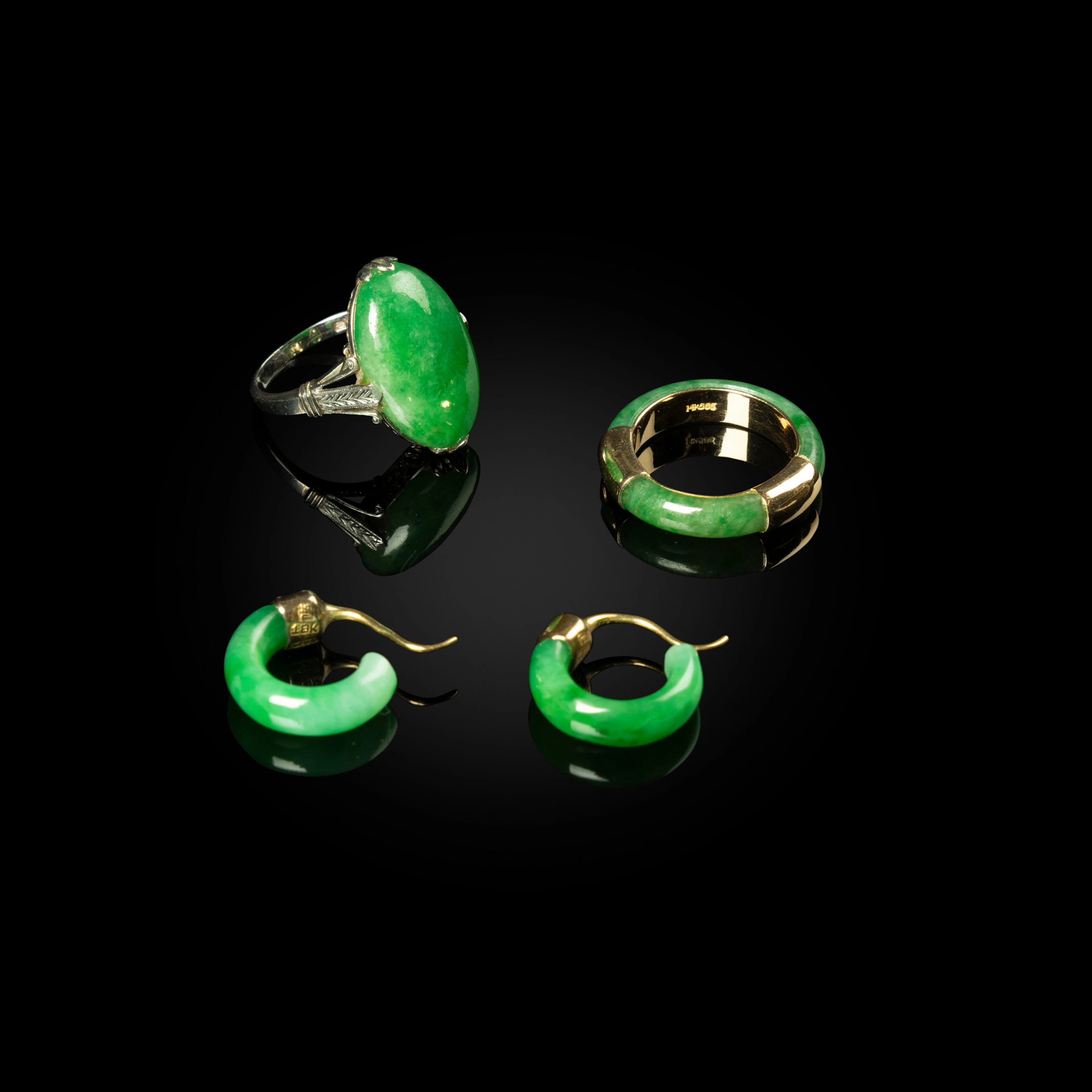 [COLLECTION FROM HOMER LING] GROUP OF FOUR CHINESE JADEITE JEWELLERY