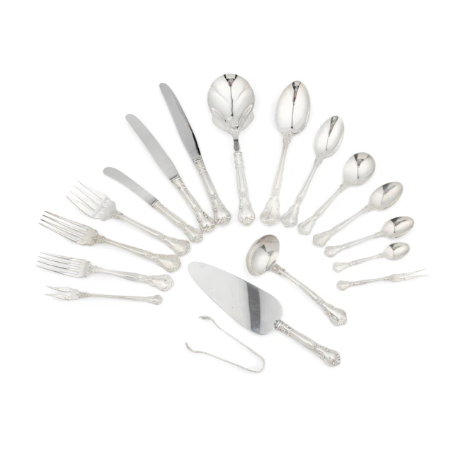 AN EARLY 20TH CENTURY CANADIAN CANTEEN OF 'CHANTILLY PATTERN' FLATWARE