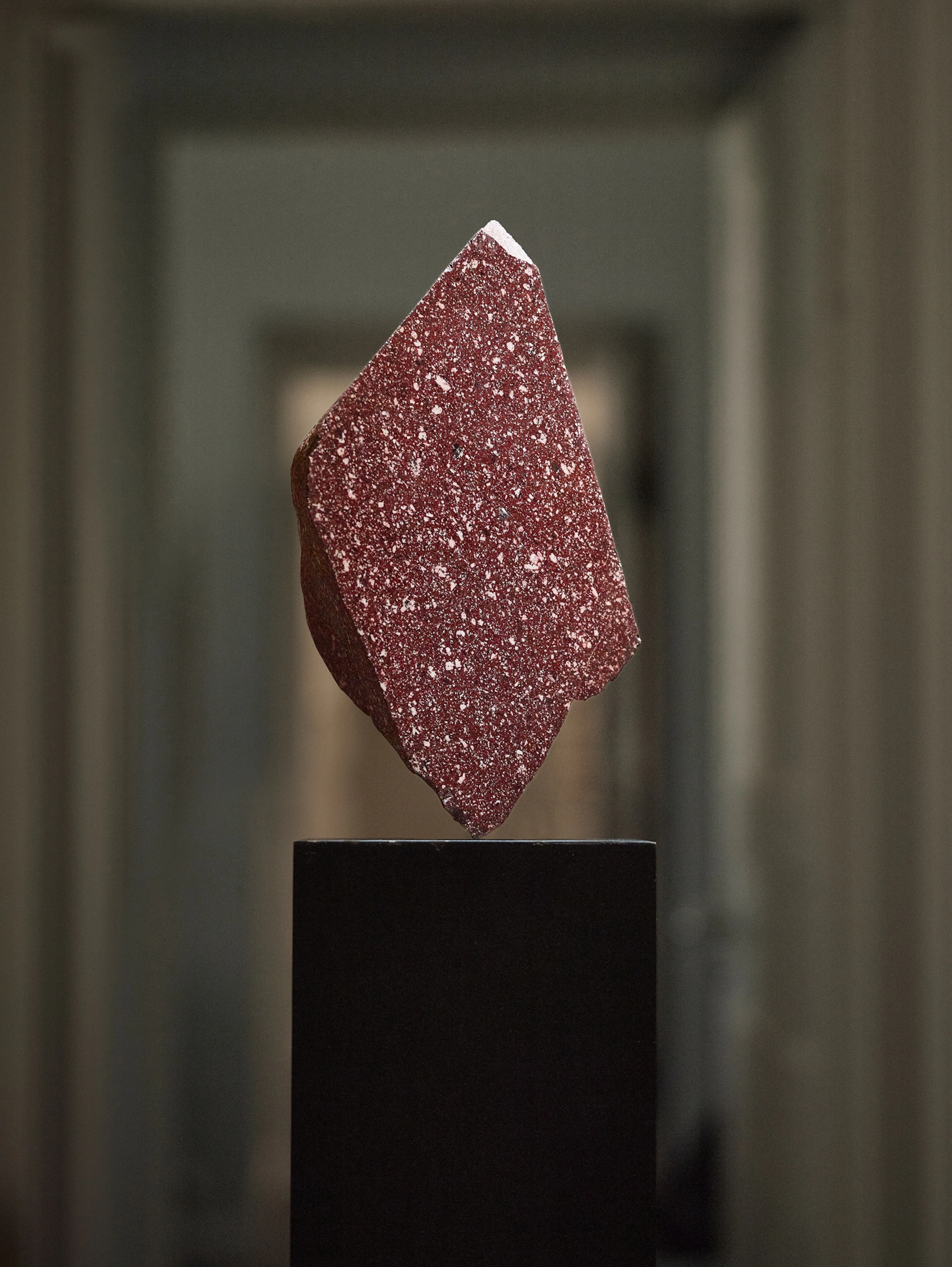 LARGE FRAGMENT OF ROMAN IMPERIAL PORPHYRY