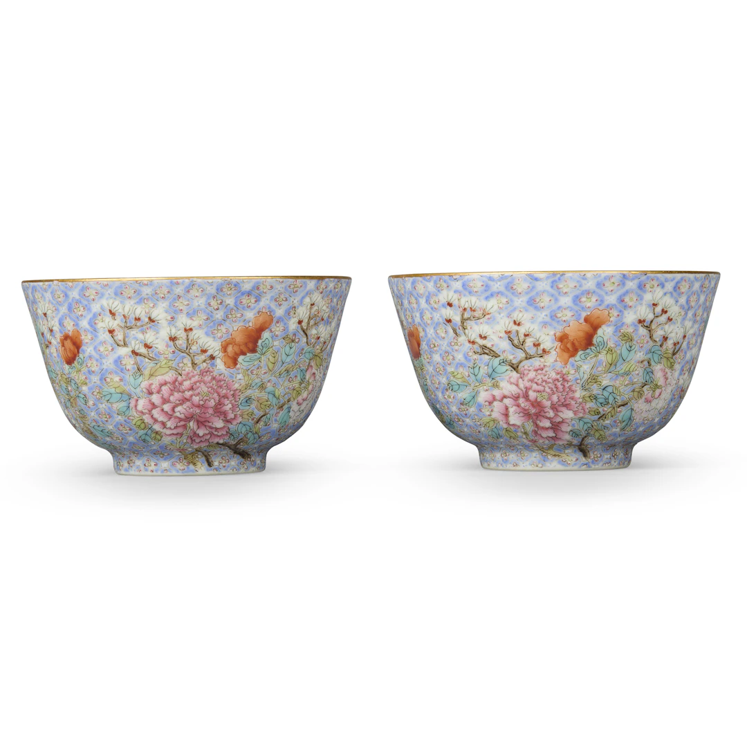 [DRINKING CULTURE] PAIR OF CHINESE FAMILLE ROSE 'FLORAL' BOWLS
