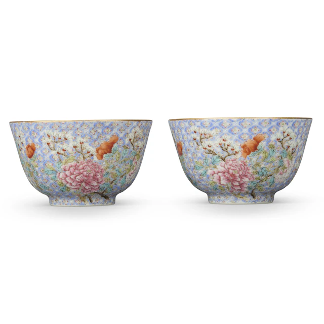 [DRINKING CULTURE] PAIR OF CHINESE FAMILLE ROSE 'FLORAL' BOWLS