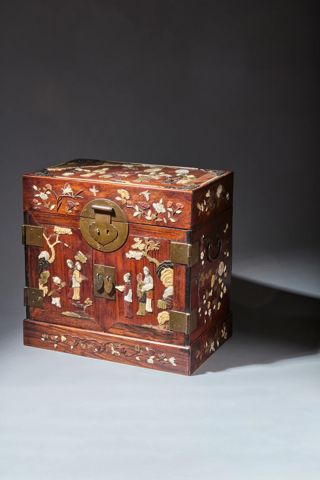 [PRIVATE COLLECTION OF SCHOLAR'S OBJECTS] CHINESE HARDSTONE AND MOTHER-OF-PEARL