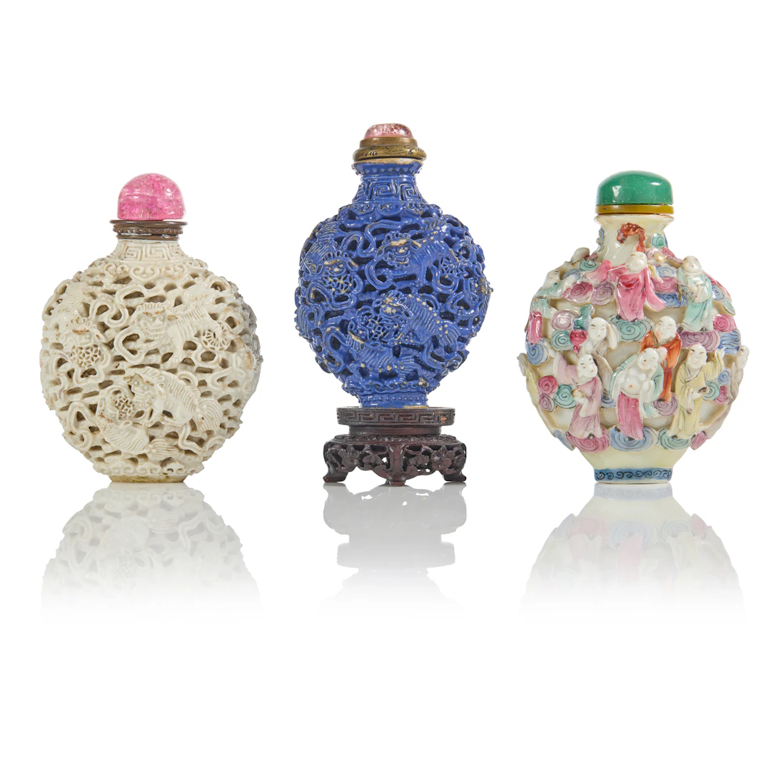 [PRIVATE ENGLISH COLLECTION] GROUP OF THREE CHINESE MOULDED AND CARVED