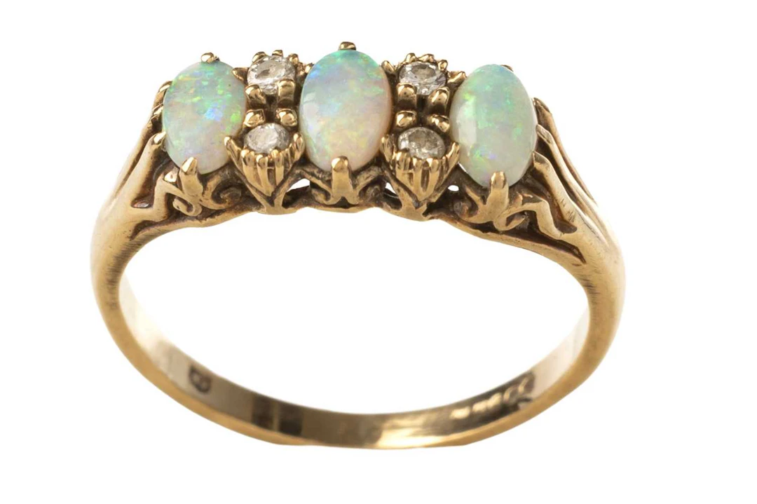 OPAL AND DIAMOND RING EARLY 20TH CENTURY