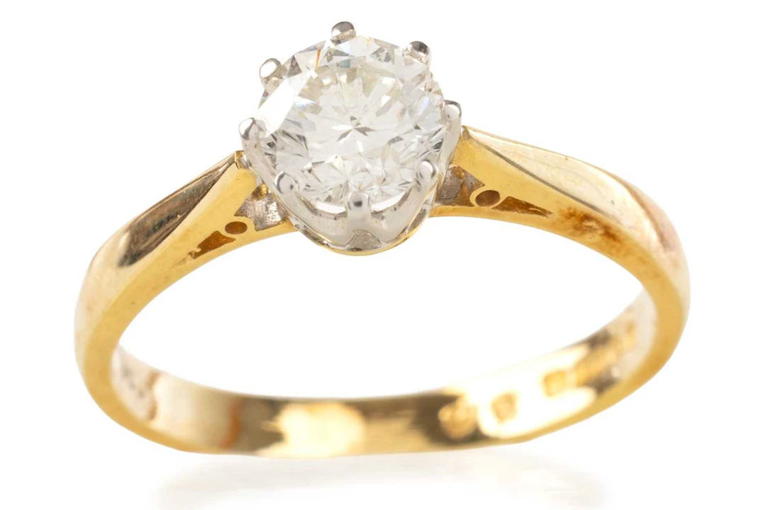 DIAMOND SOLITAIRE RING LATE 20TH CENTURY