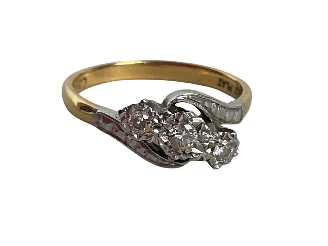 DIAMOND THREE STONE RING LATE 20TH CENTURY