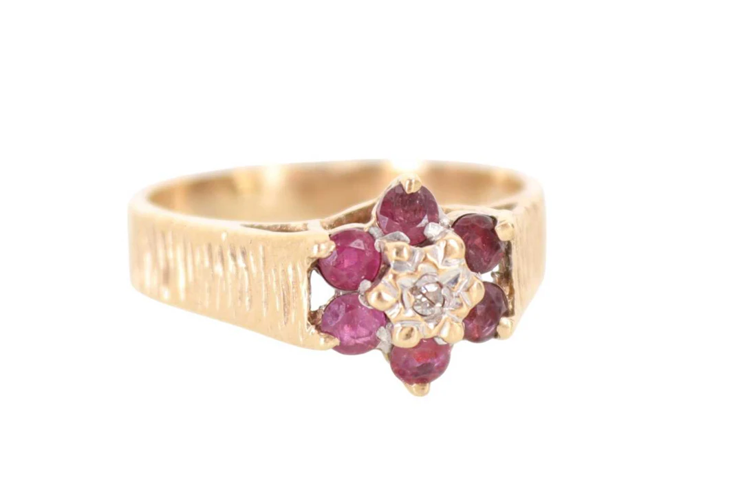 RUBY AND DIAMOND CLUSTER RING LATE 20TH CENTURY