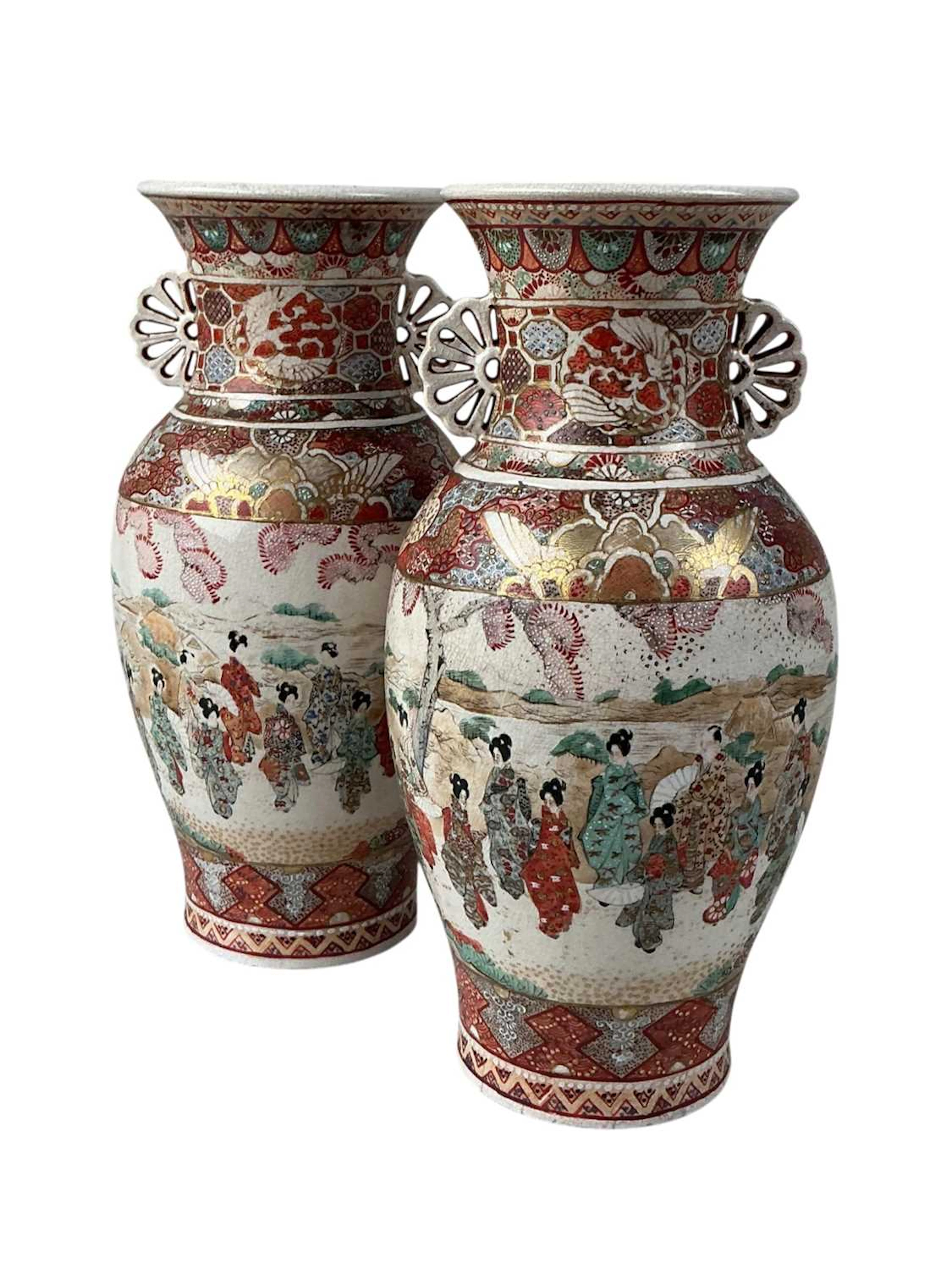 PAIR OF JAPANESE KUTANI VASES EARLY 20TH CENTURY