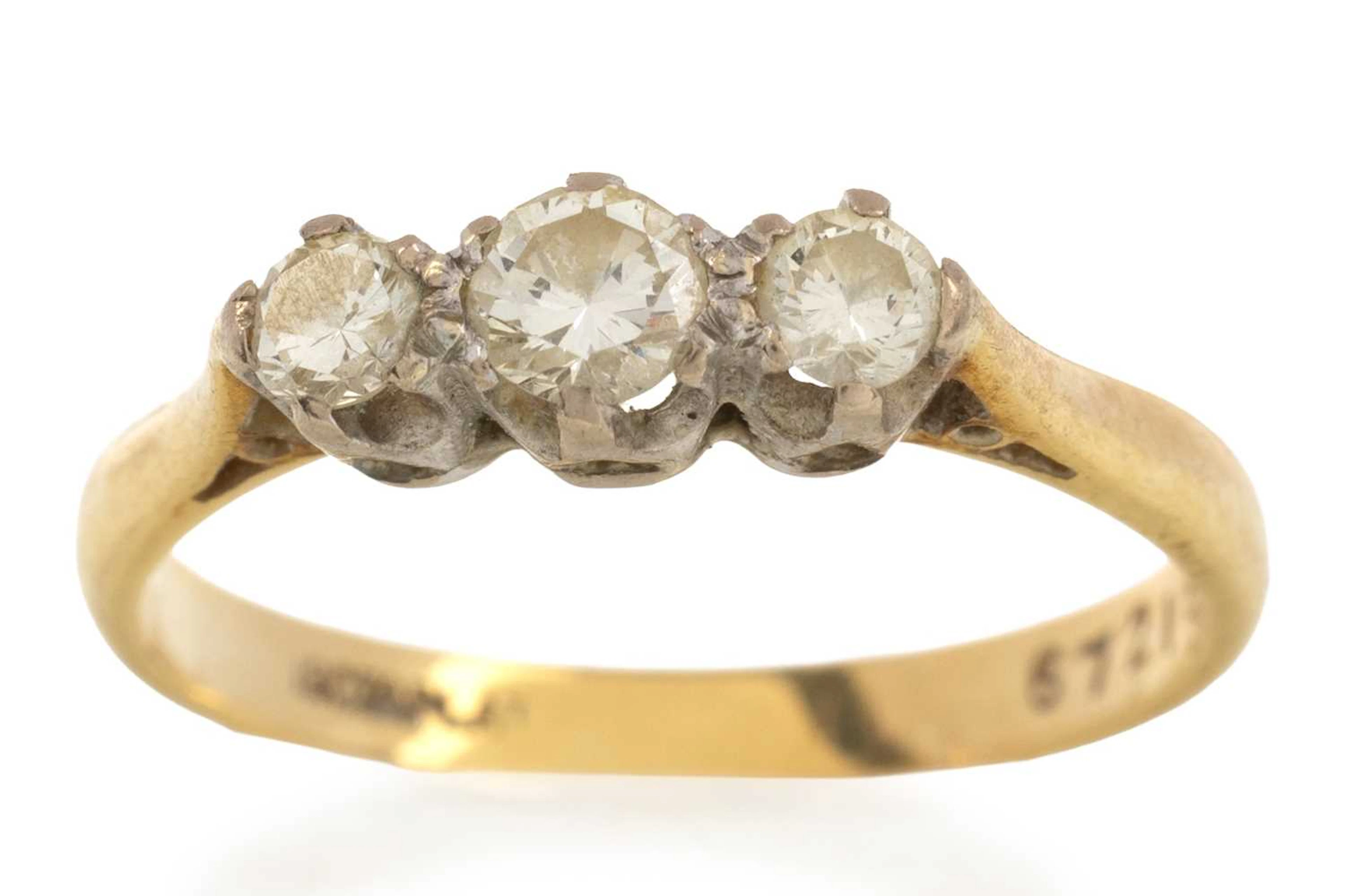 DIAMOND THREE STONE RING LATE 20TH CENTURY