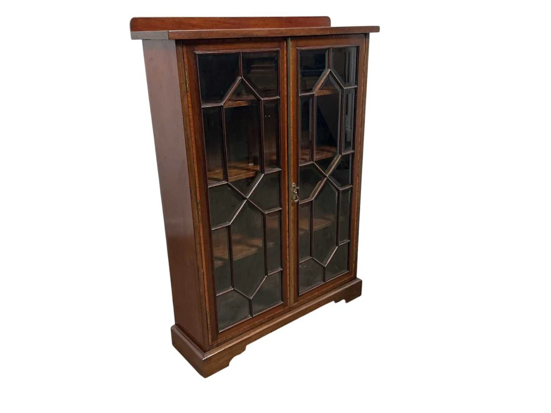 MAHOGANY BOOKCASE LATE 20TH CENTURY