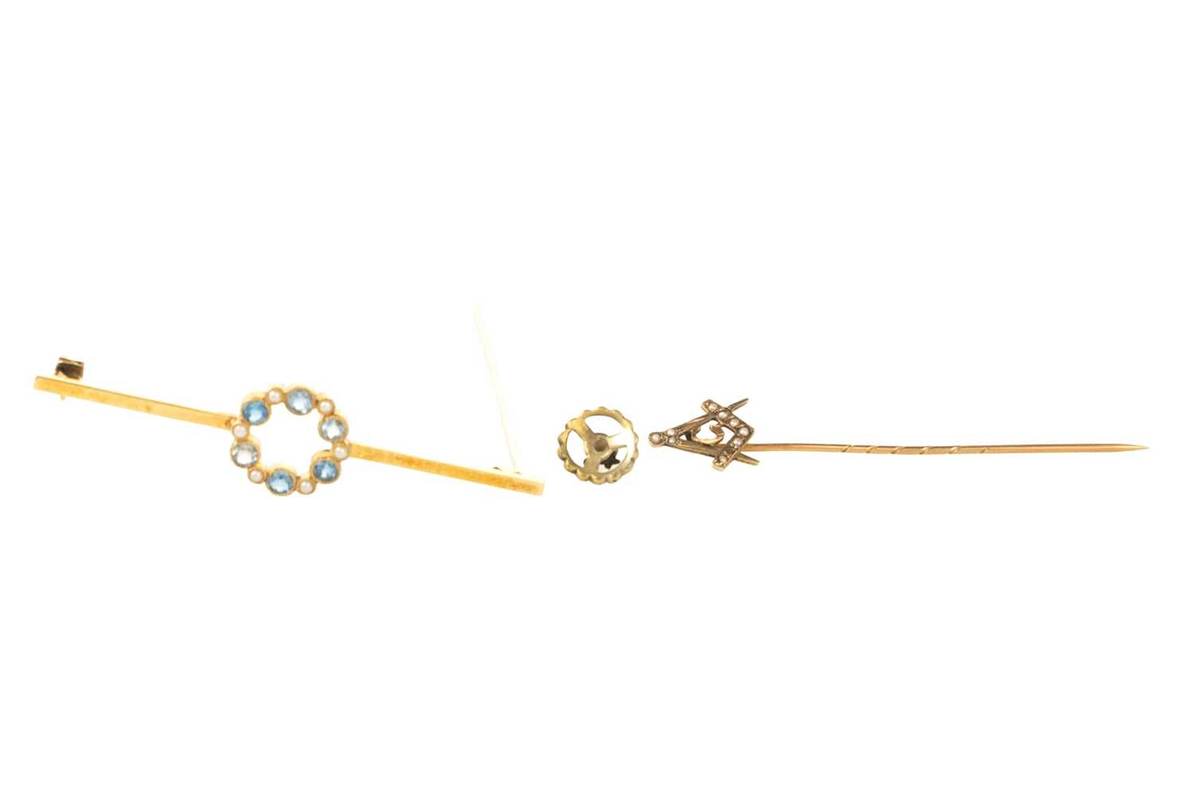 VICTORIAN GOLD GEM SET BAR BROOCH, LATE 19TH CENTURY ALONG WITH A