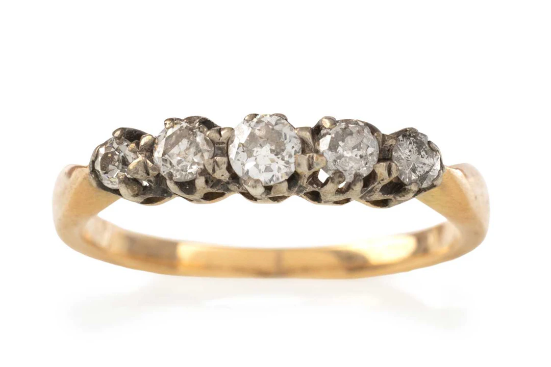 DIAMOND FIVE STONE RING LATE 20TH CENTURY