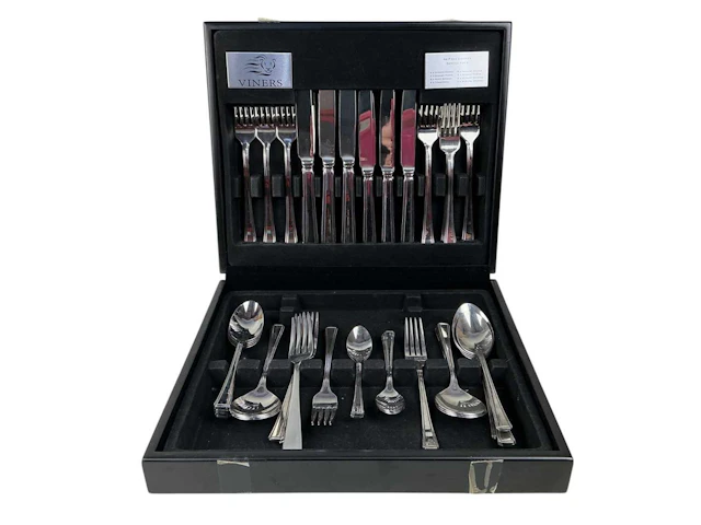 SUITE OF VINERS FLATWARE LATE 20TH CENTURY